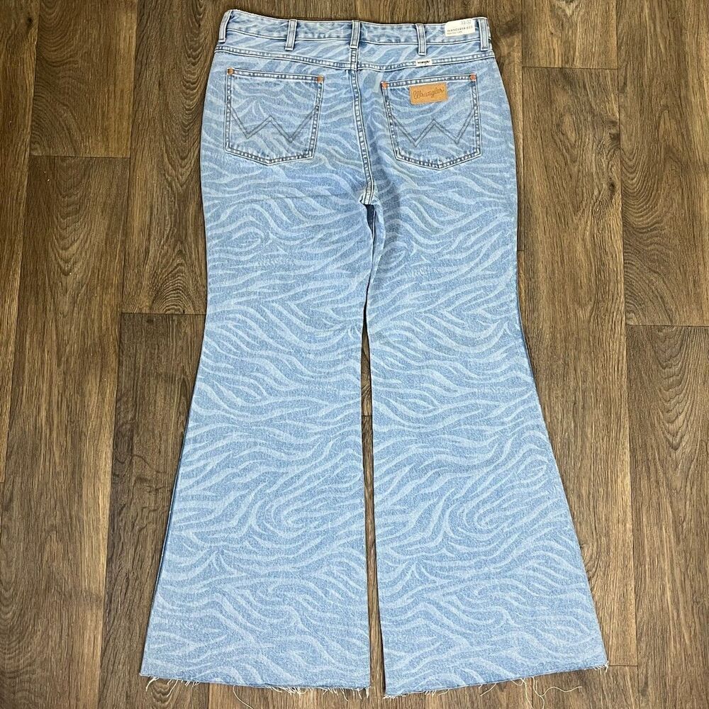Wrangler Women's 33 Denim Meow Laser Tiger Print Wanderer Flare Jeans Retro Boho - Picture 3 of 17